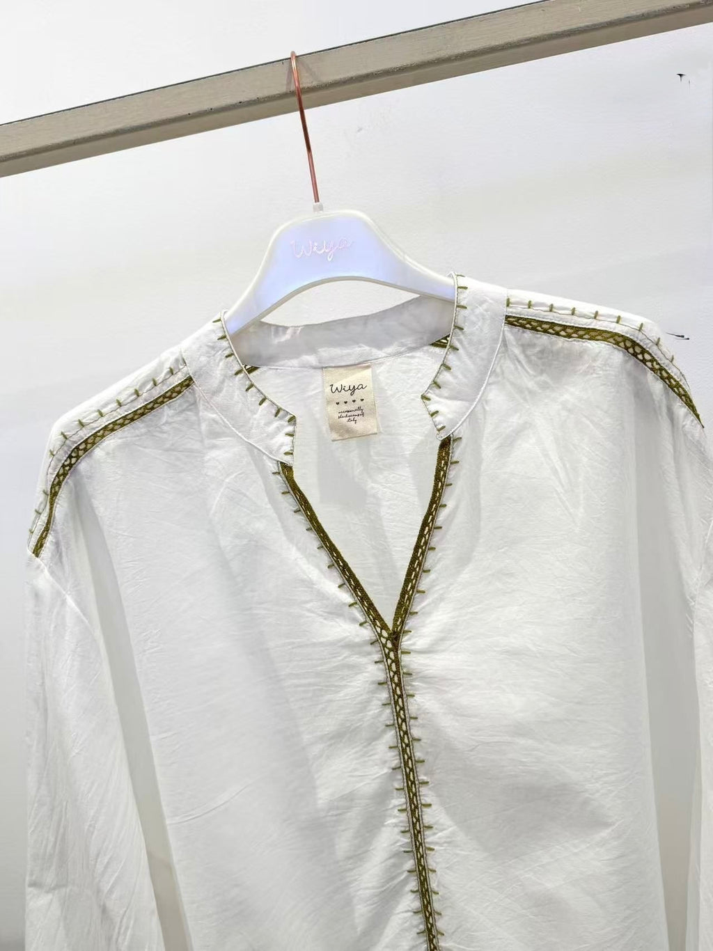 WIYA – Blouse brodée